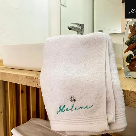Hélène Holidays - Boutique 2*