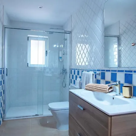 Helene Holidays - Boutique Hotell